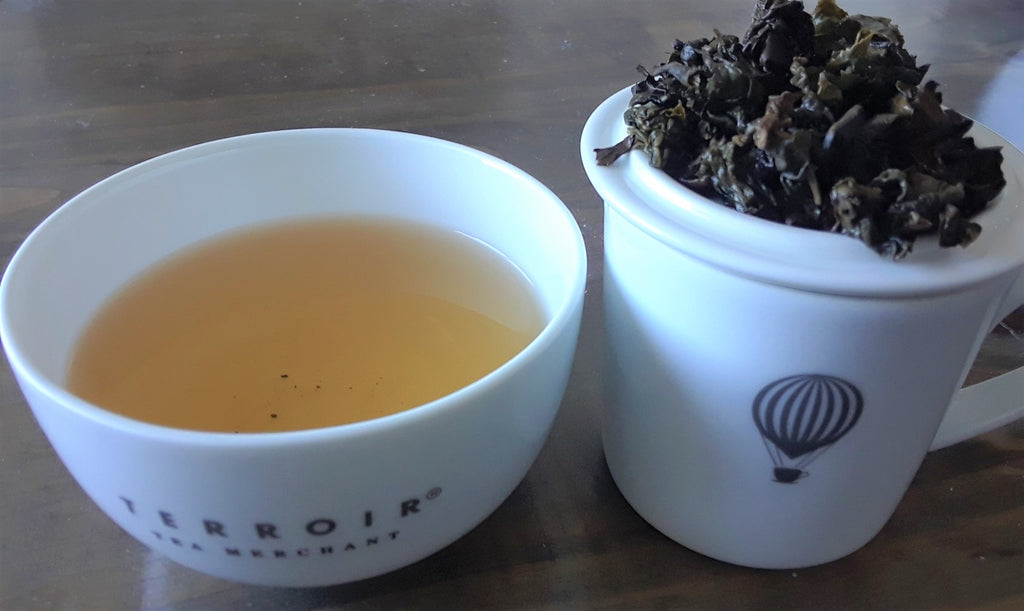 cupping set with wet leaves and brewed tea